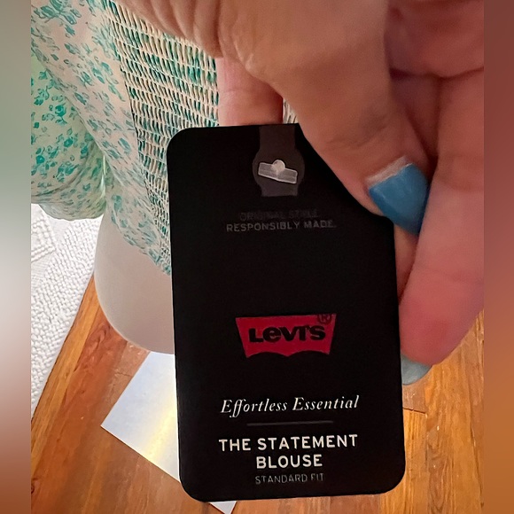 Levi’s the Statemwnt blouse in blue NWT - Picture 8 of 8